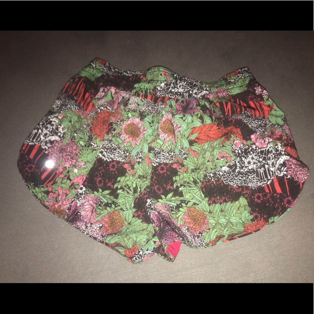Rare lululemon choose a side shorts
